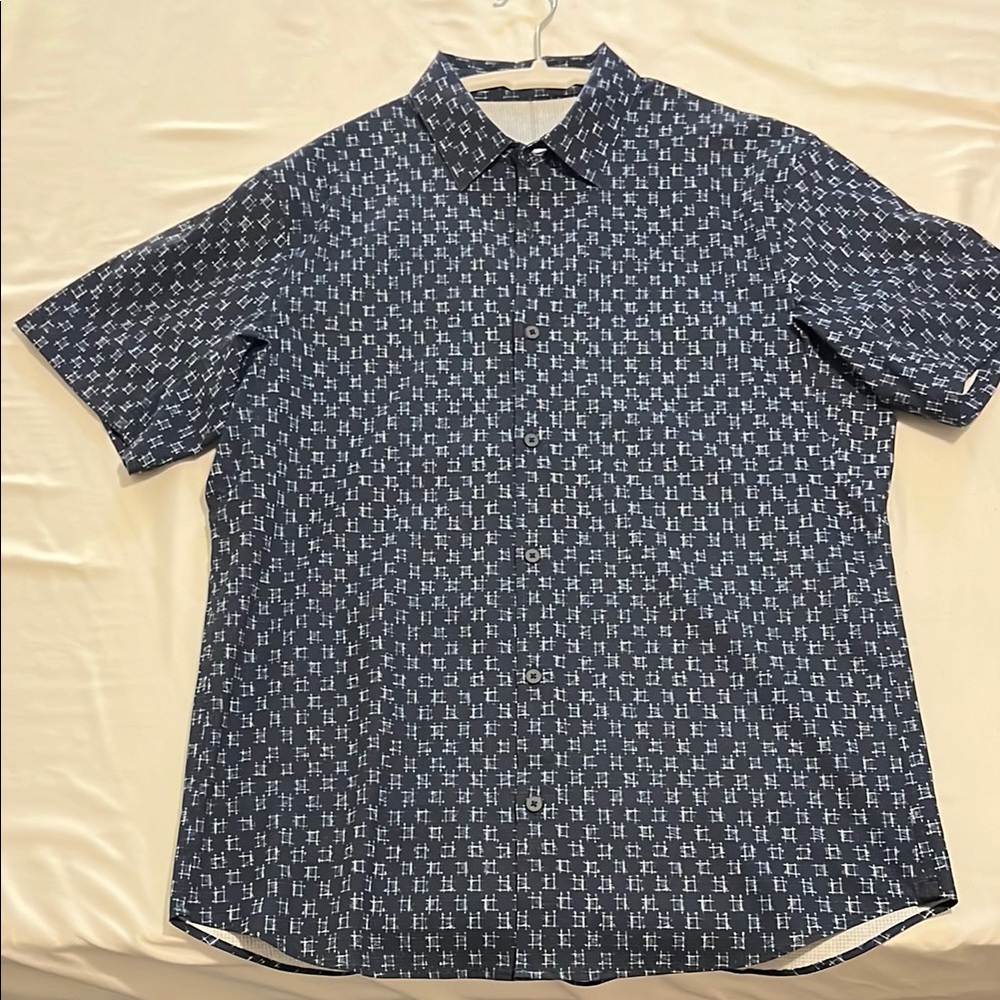 Men's Lululemon Airing Easy Button Down Short sleeve Shirt in Sz Large